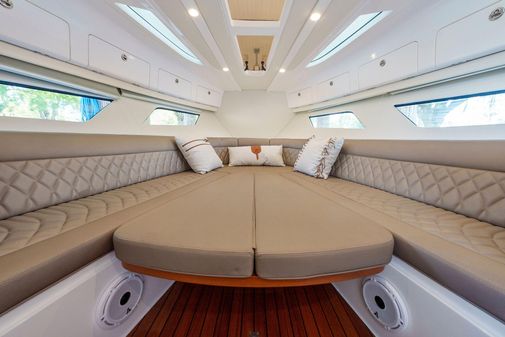 Intrepid 409 Valor image