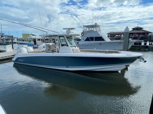 Boston Whaler 330 Outrage - main image