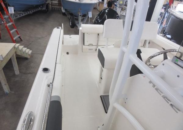 Robalo R222-CENTER-CONSOLE image