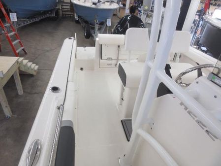 Robalo R222-CENTER-CONSOLE image