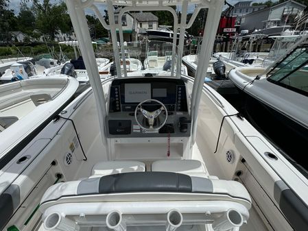 Robalo R230-CENTER-CONSOLE image