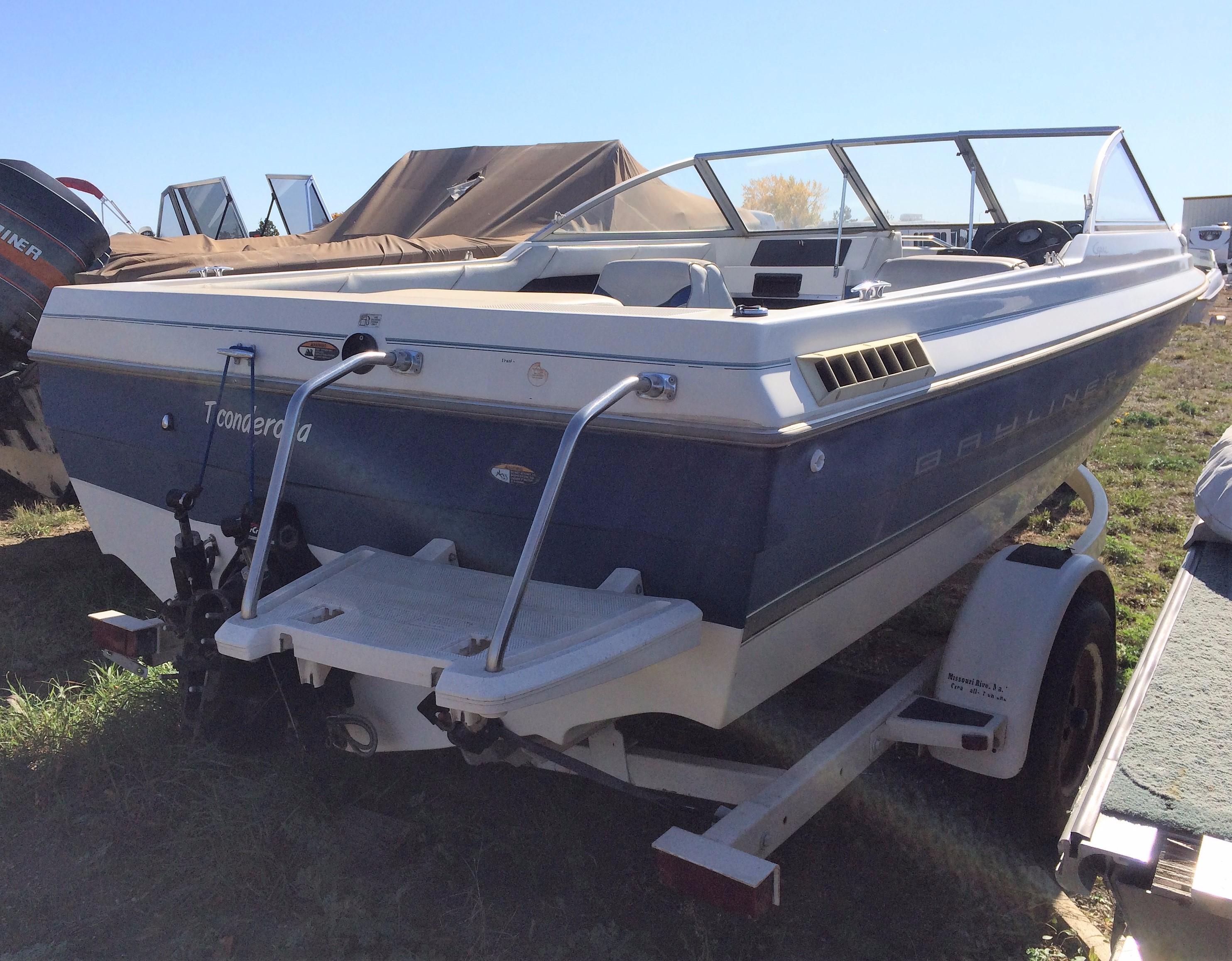 bayliner capri engine cover