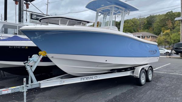 Robalo R230 Center Console