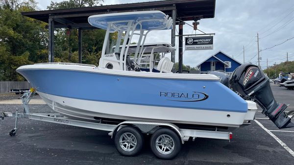 Robalo R230 Center Console