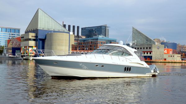 Cruisers Yachts 500 Express 