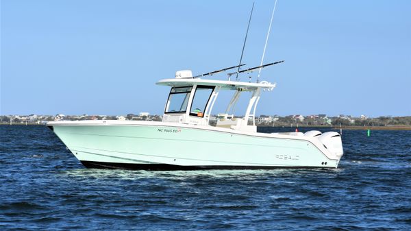 Robalo R302 Center Console 