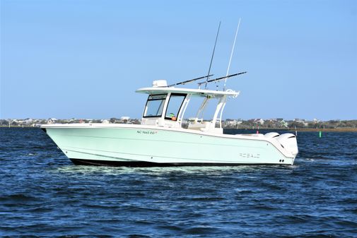 Robalo R302 Center Console image