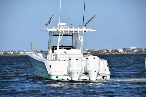 Robalo R302 Center Console image