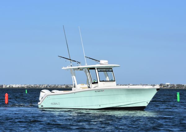 Robalo R302 Center Console image