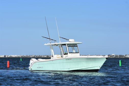 Robalo R302 Center Console image