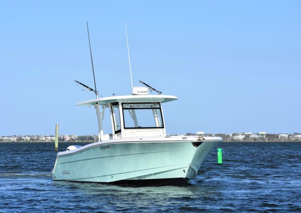 Robalo R302 Center Console image