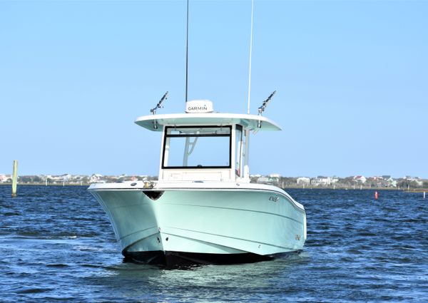 Robalo R302 Center Console image