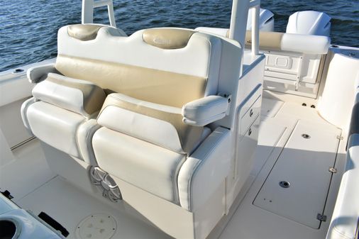 Robalo R302 Center Console image