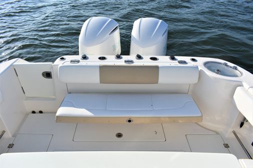 Robalo R302 Center Console image