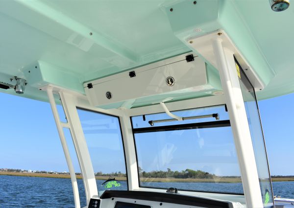 Robalo R302 Center Console image