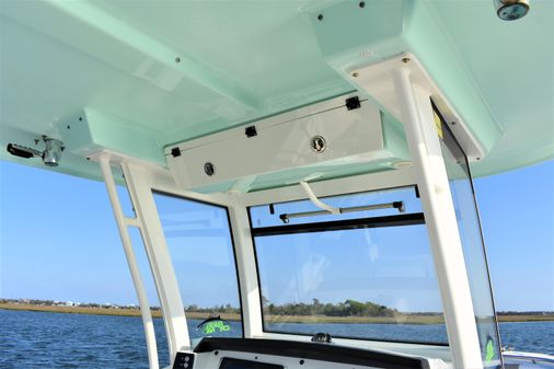 Robalo R302 Center Console image