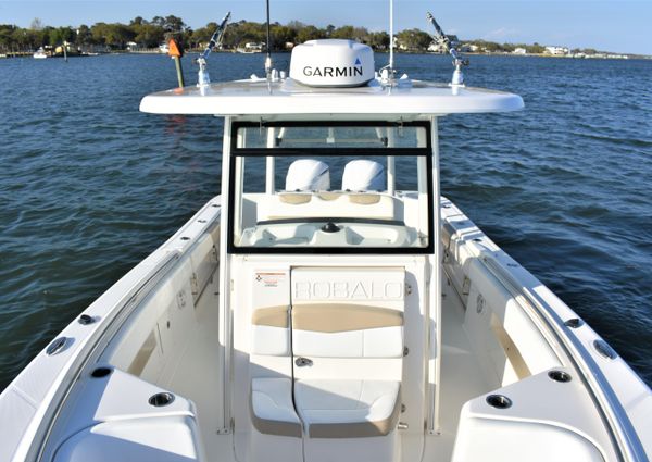 Robalo R302 Center Console image