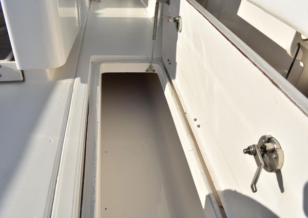 Robalo R302 Center Console image