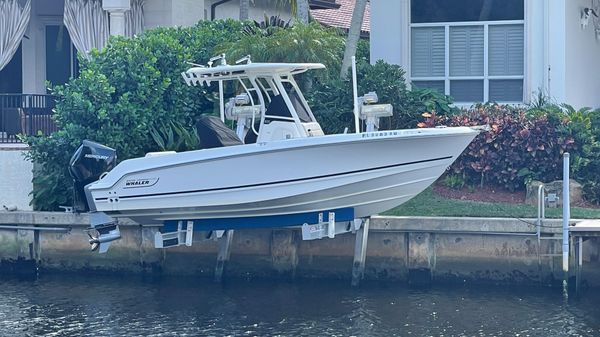 Boston Whaler 230 Outrage