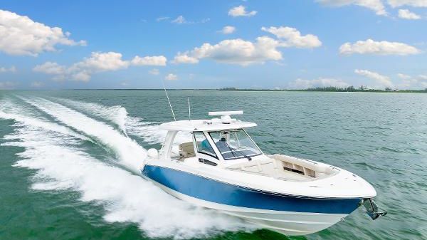 Boston Whaler 350 Realm