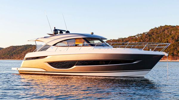 Riviera 4600 Sport Yacht Platinum Edition 