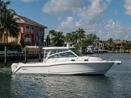 Boston Whaler 345 Conquest image