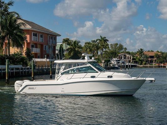 Boston Whaler 345 Conquest - main image