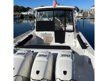 Boston Whaler 345 Conquest image