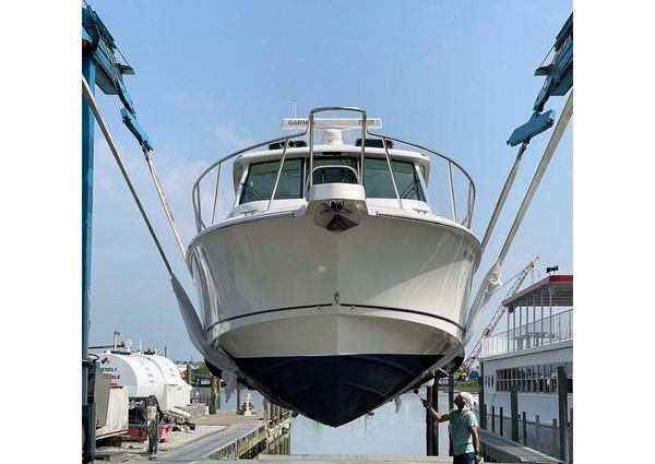 Boston Whaler 345 Conquest image