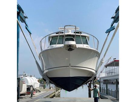 Boston Whaler 345 Conquest image