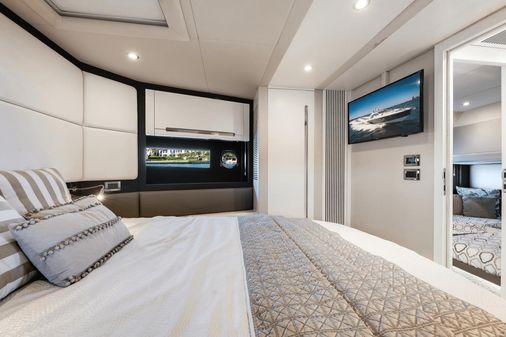 Azimut 55S image