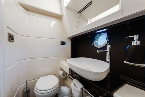 Azimut 55S image