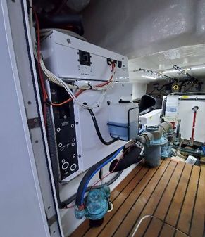 Luhrs 41-CONVERTIBLE image