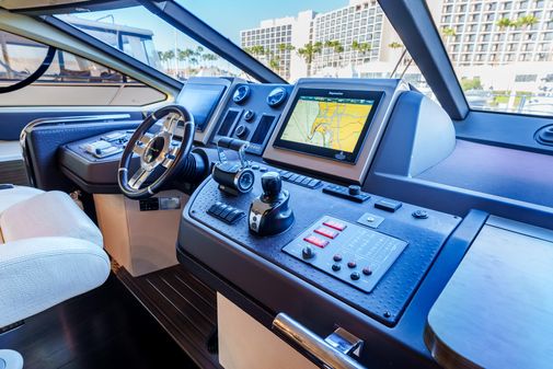 Azimut 60 Flybridge image