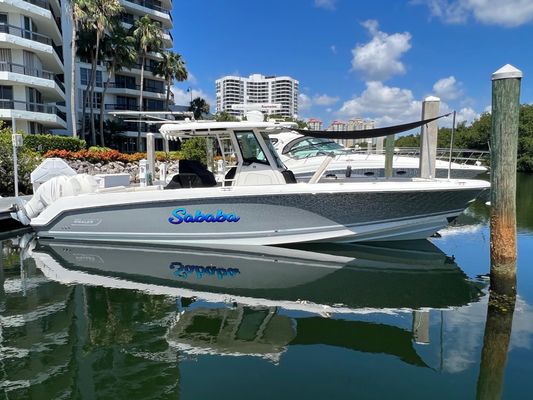 Boston Whaler 330 Outrage - main image