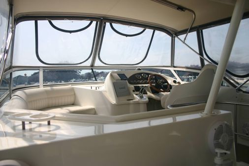 Cruisers 3750 Motor Yacht image
