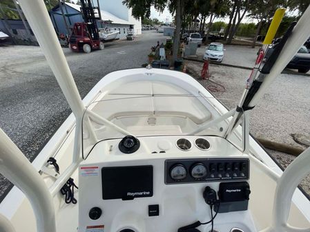 Boston Whaler 190 Montauk image