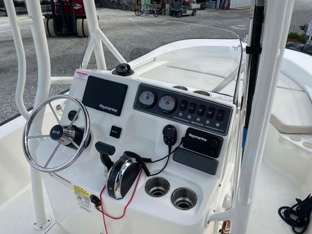 Boston Whaler 190 Montauk image