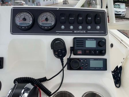 Boston Whaler 190 Montauk image