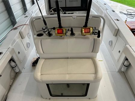 Sea Hunt Gamefish 30 Forward Seating image