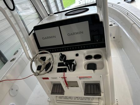 Sea Hunt Gamefish 30 Forward Seating image