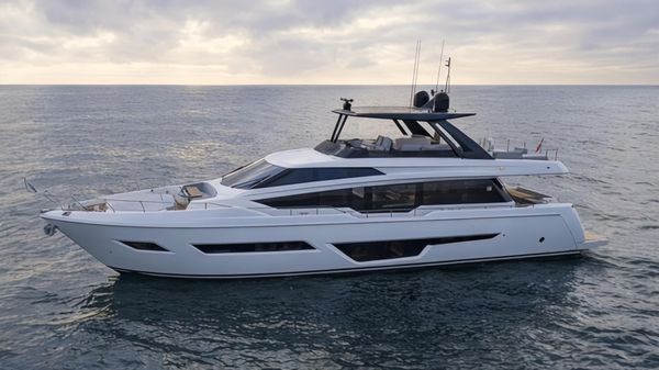 Ferretti Yachts 780 