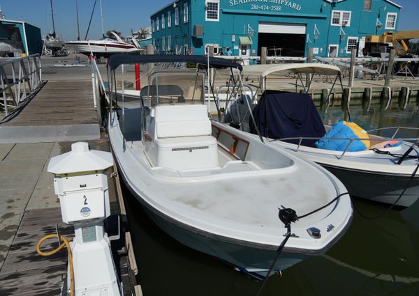 Mako 23 inboard image