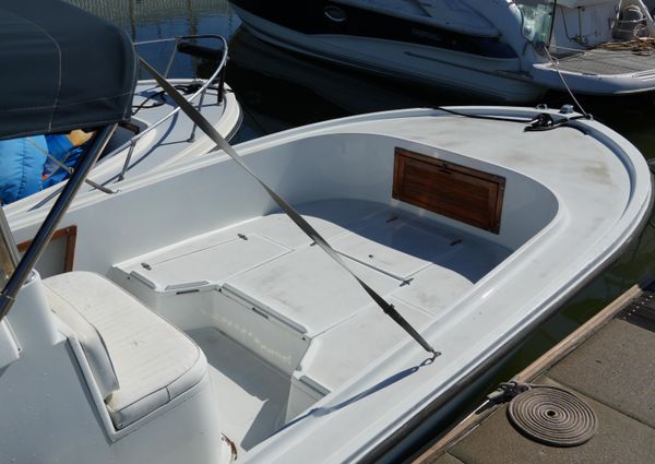 Mako 23 inboard image