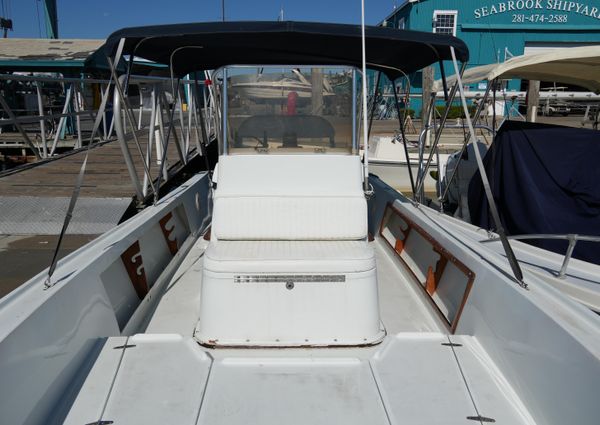 Mako 23 inboard image