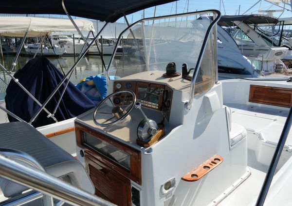 Mako 23 inboard image