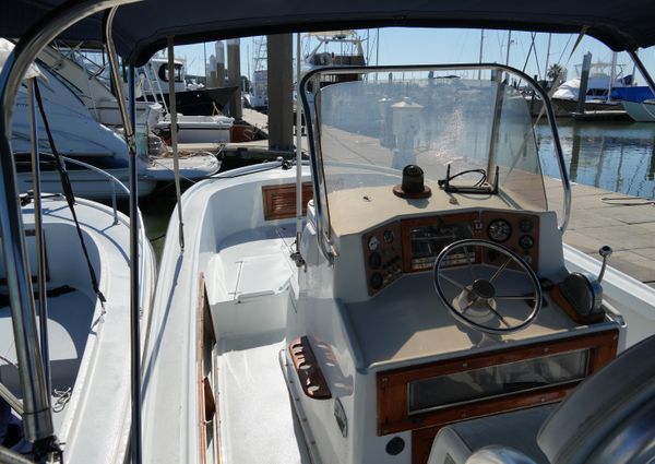 Mako 23 inboard image