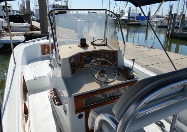 Mako 23 inboard image