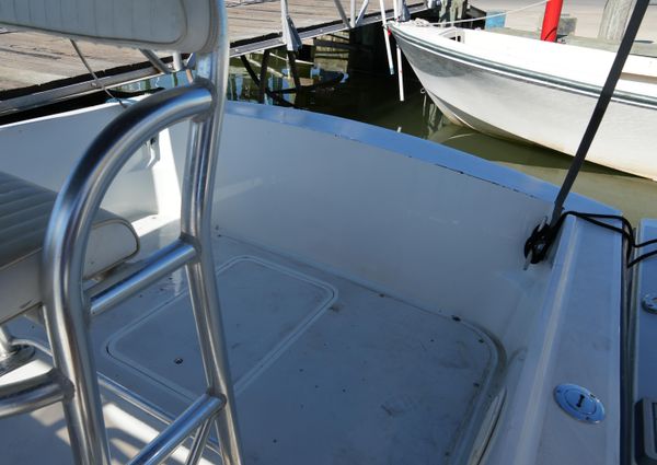 Mako 23 inboard image