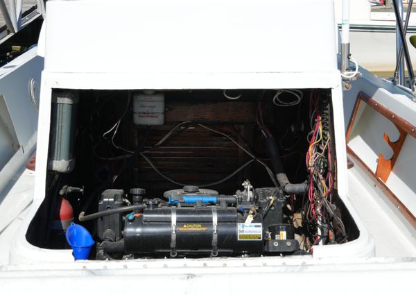 Mako 23 inboard image